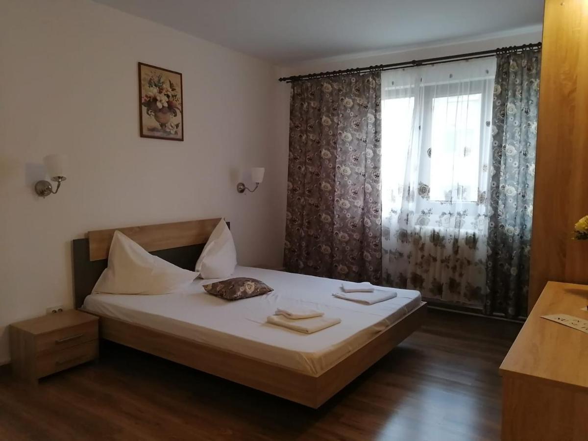 Hotel Dacor Orăştie Екстериор снимка